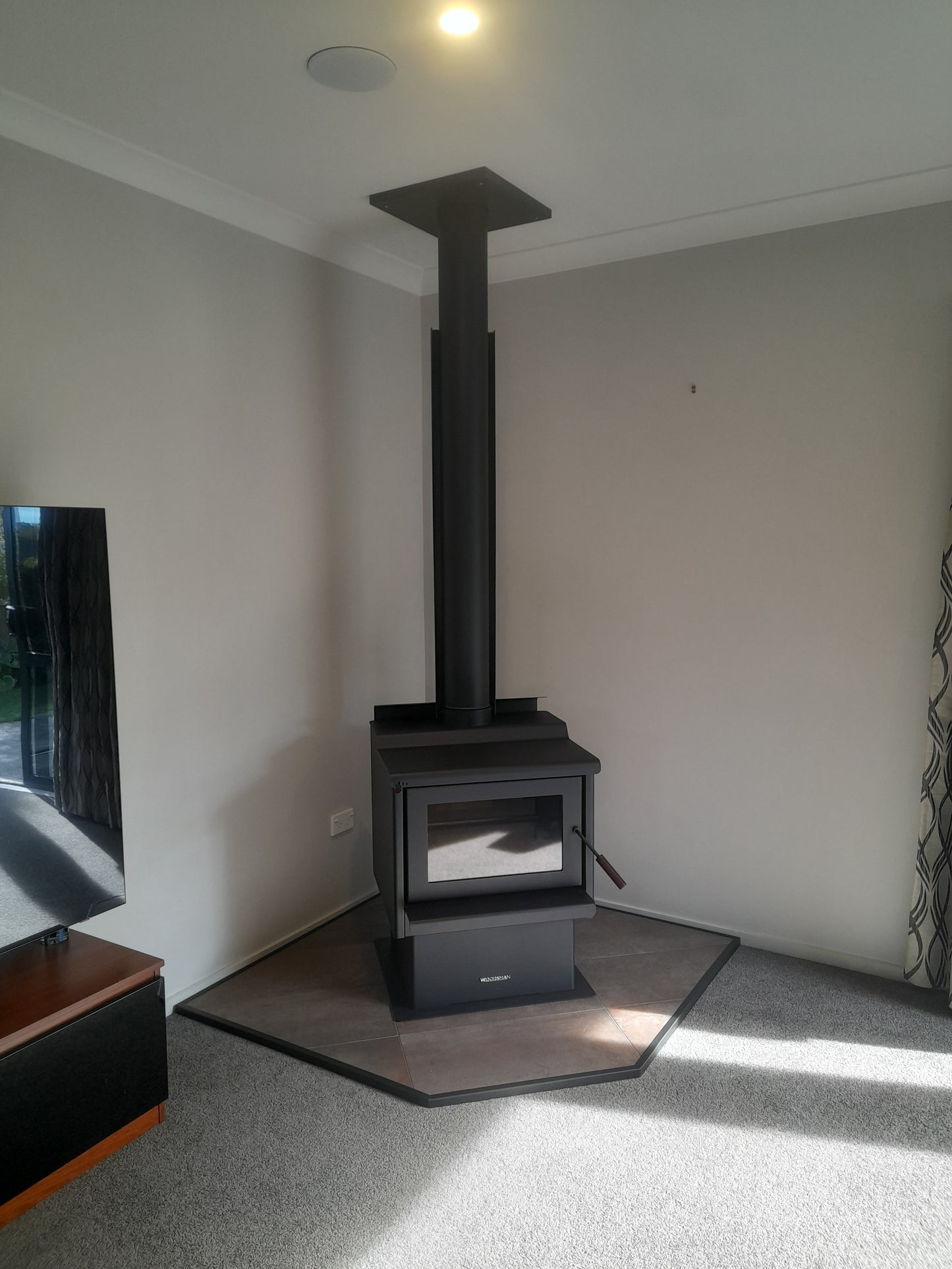 Woodsman Coleridge Pedestal Base ULEB Wood Burner & 4.2m HeatSaver Flue