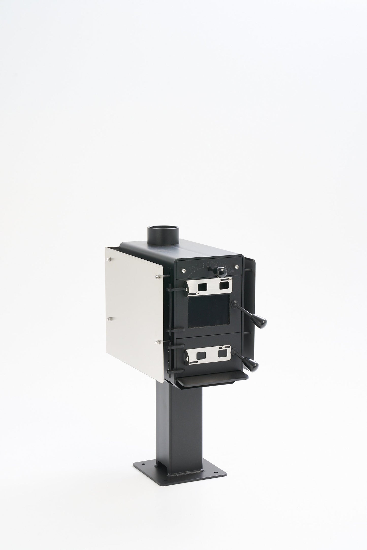 Compact Little Cracker multi-fuel fire with flue system for dwellings.