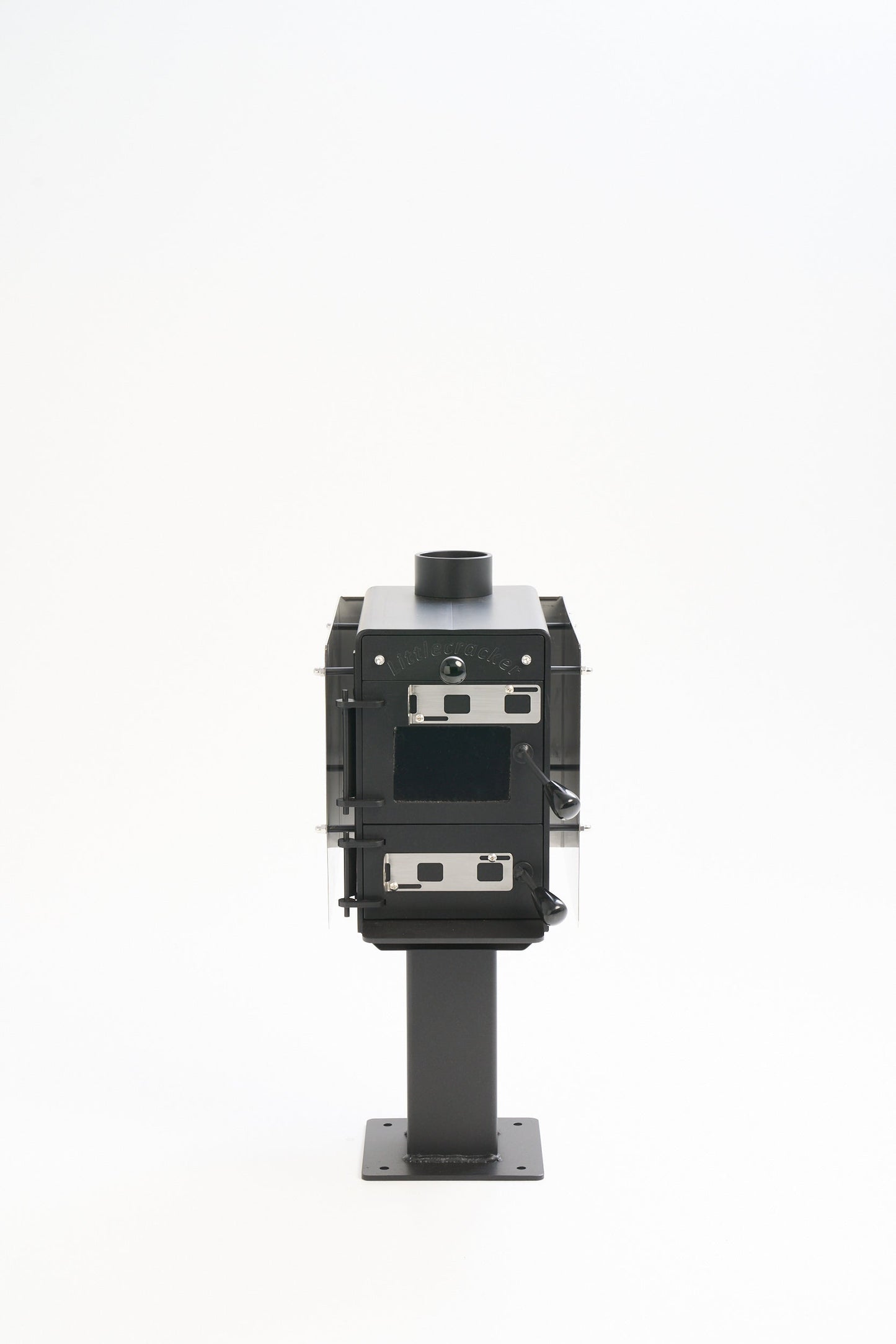 Little Cracker multi-fuel fire with flue system for compact spaces.