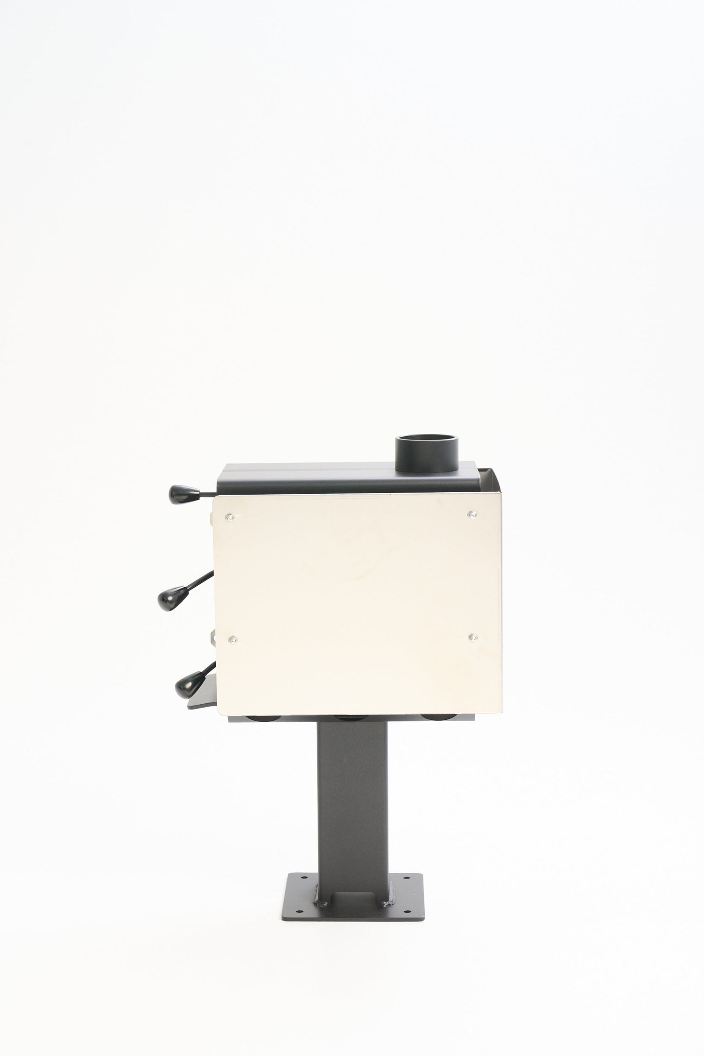 Little Cracker multi-fuel fire with 4M flue system for compact spaces.
