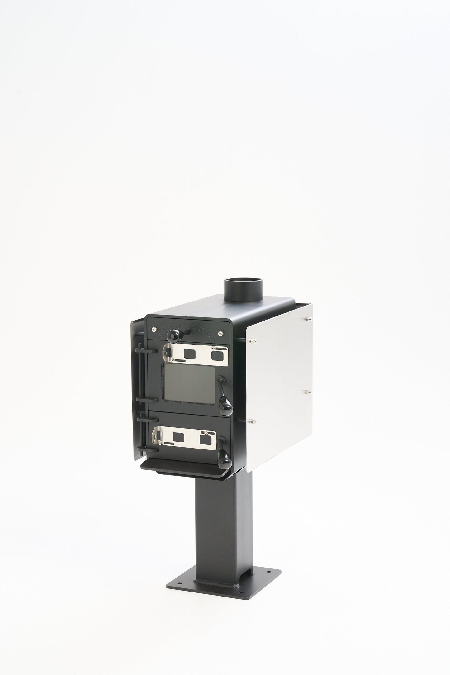 Little Cracker compact multi-fuel fire heater with flue system for small spaces.