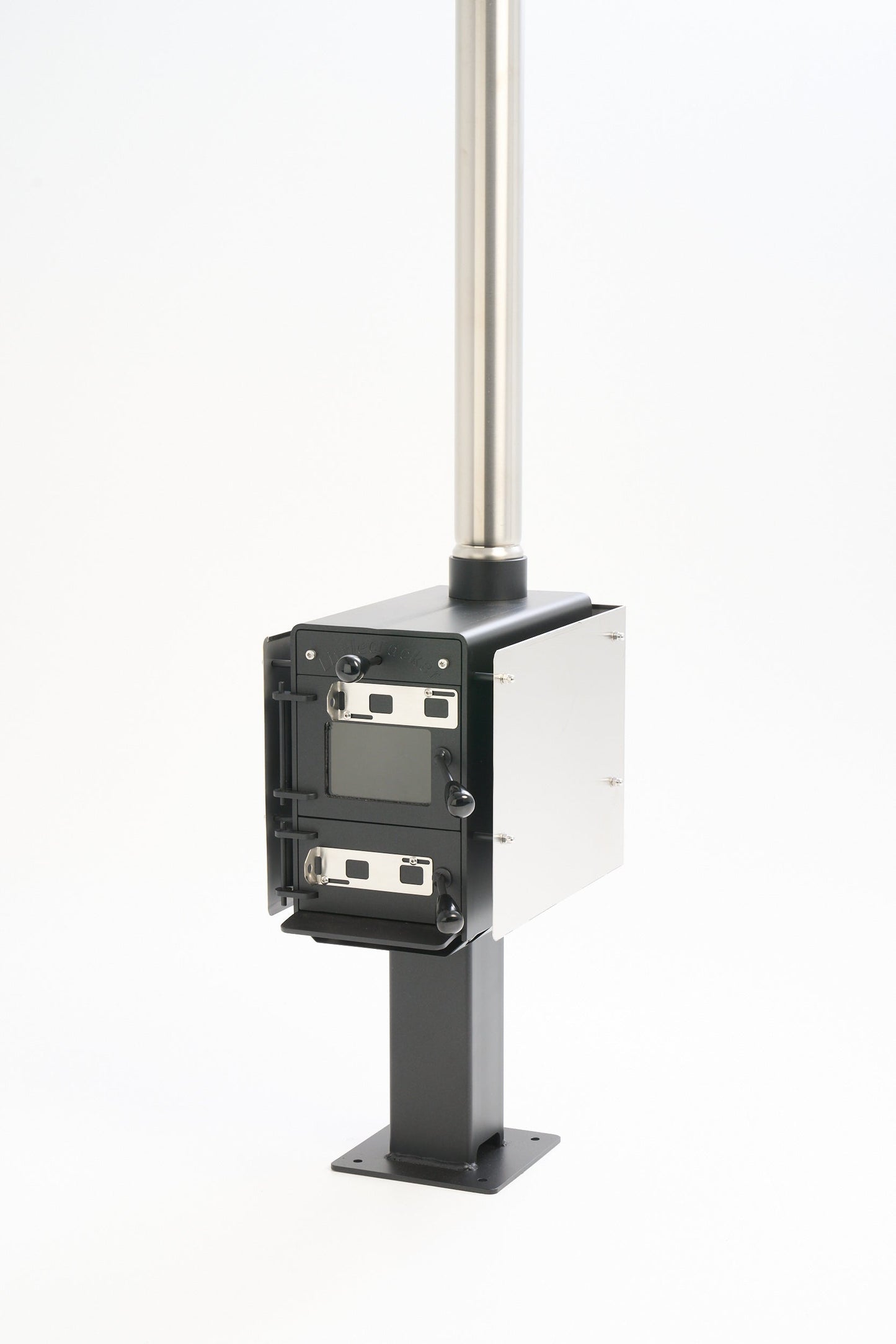 Little Cracker multi-fuel fire with 4m flue system for dwellings.