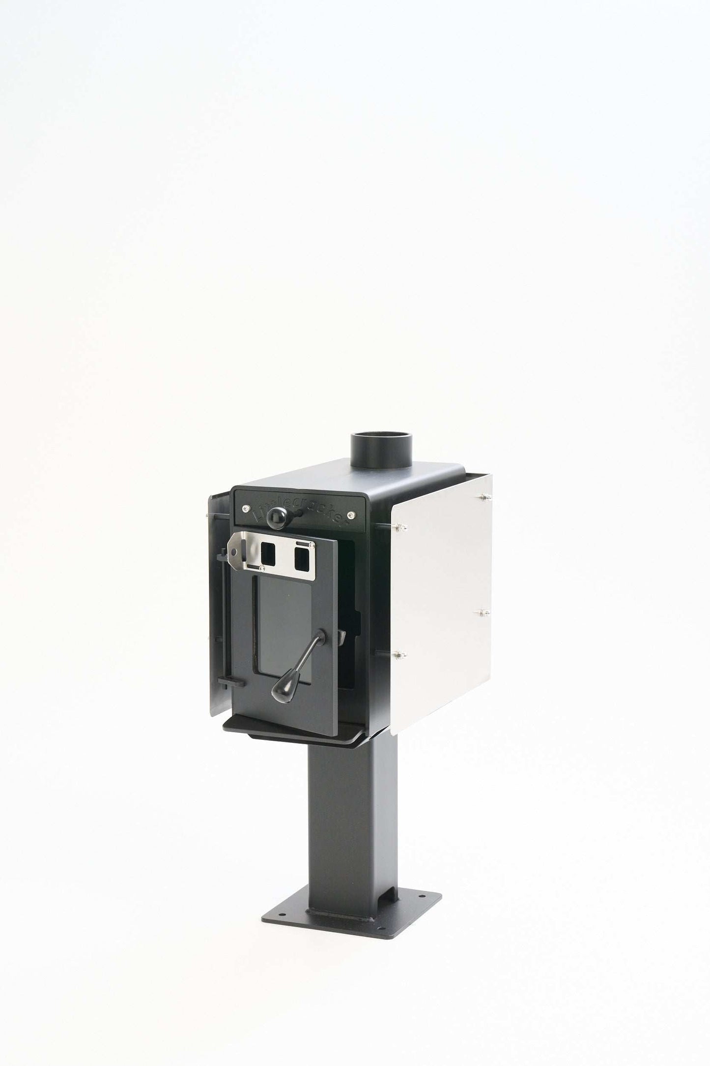 Compact Little Cracker wood burner with flue system for dwellings.
