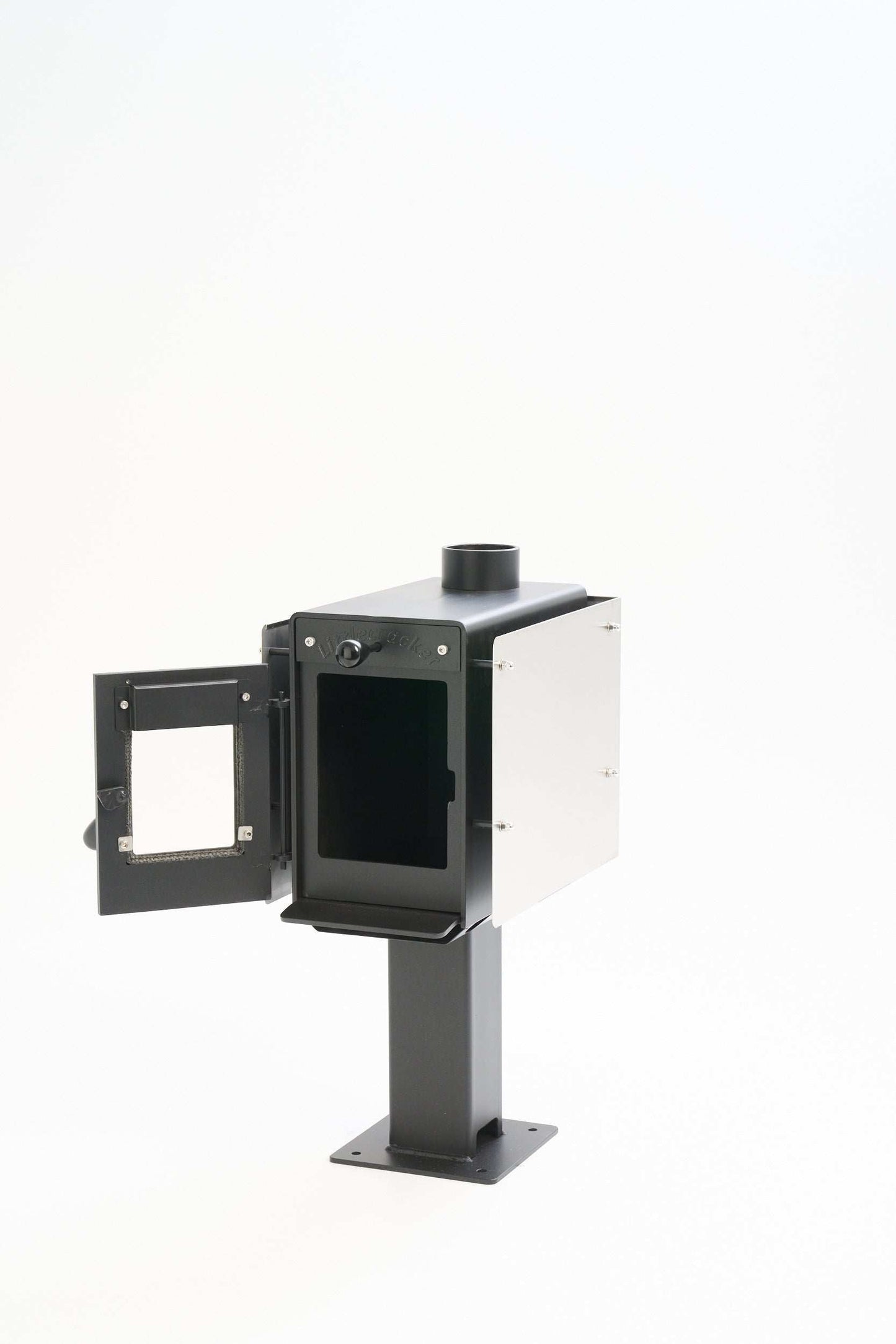 Little Cracker Woody compact wood burner with 4M flue system for small spaces.