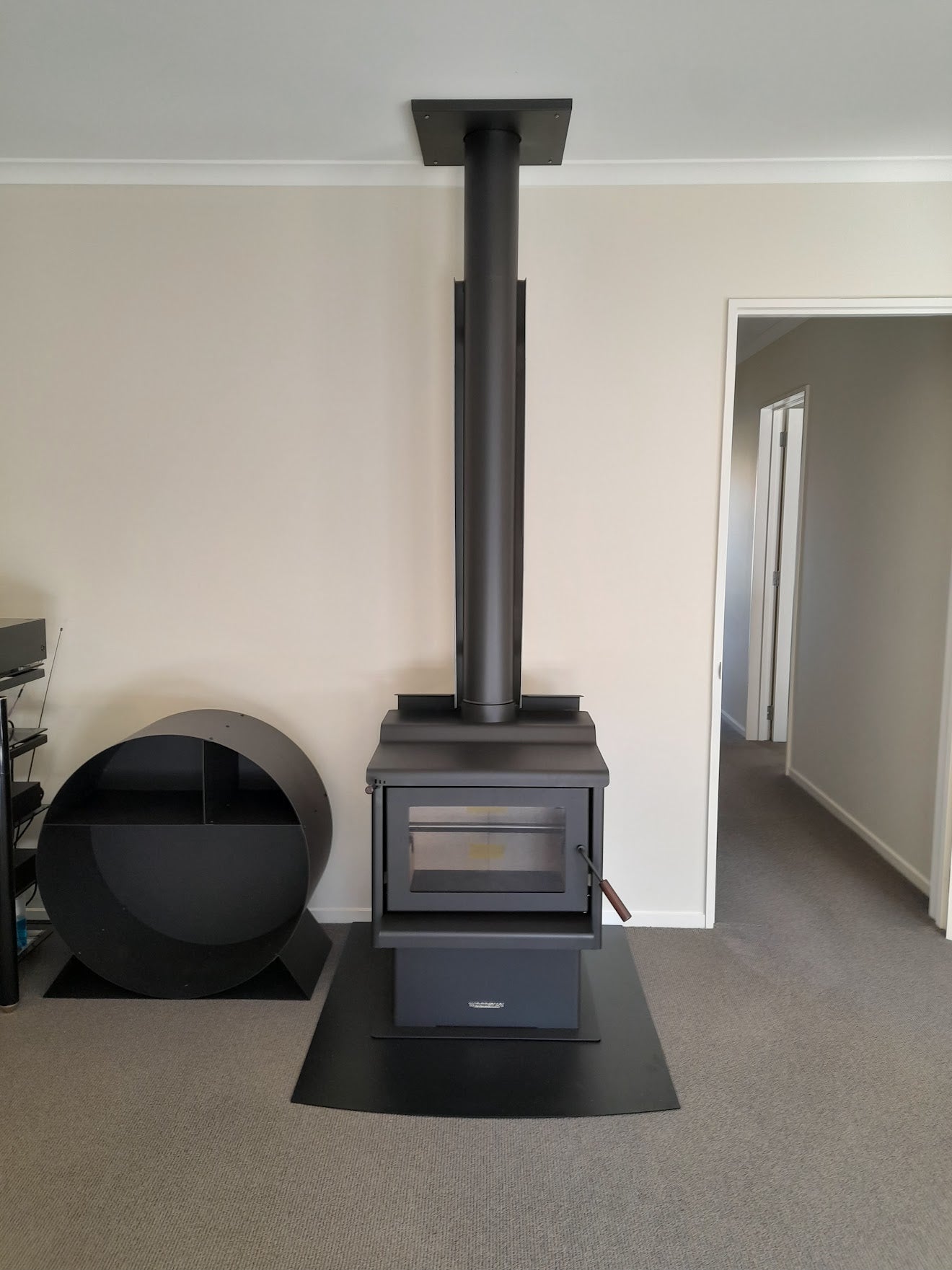 Woodsman Coleridge Pedestal Base ULEB Wood Burner & 4.2m HeatSaver Flue