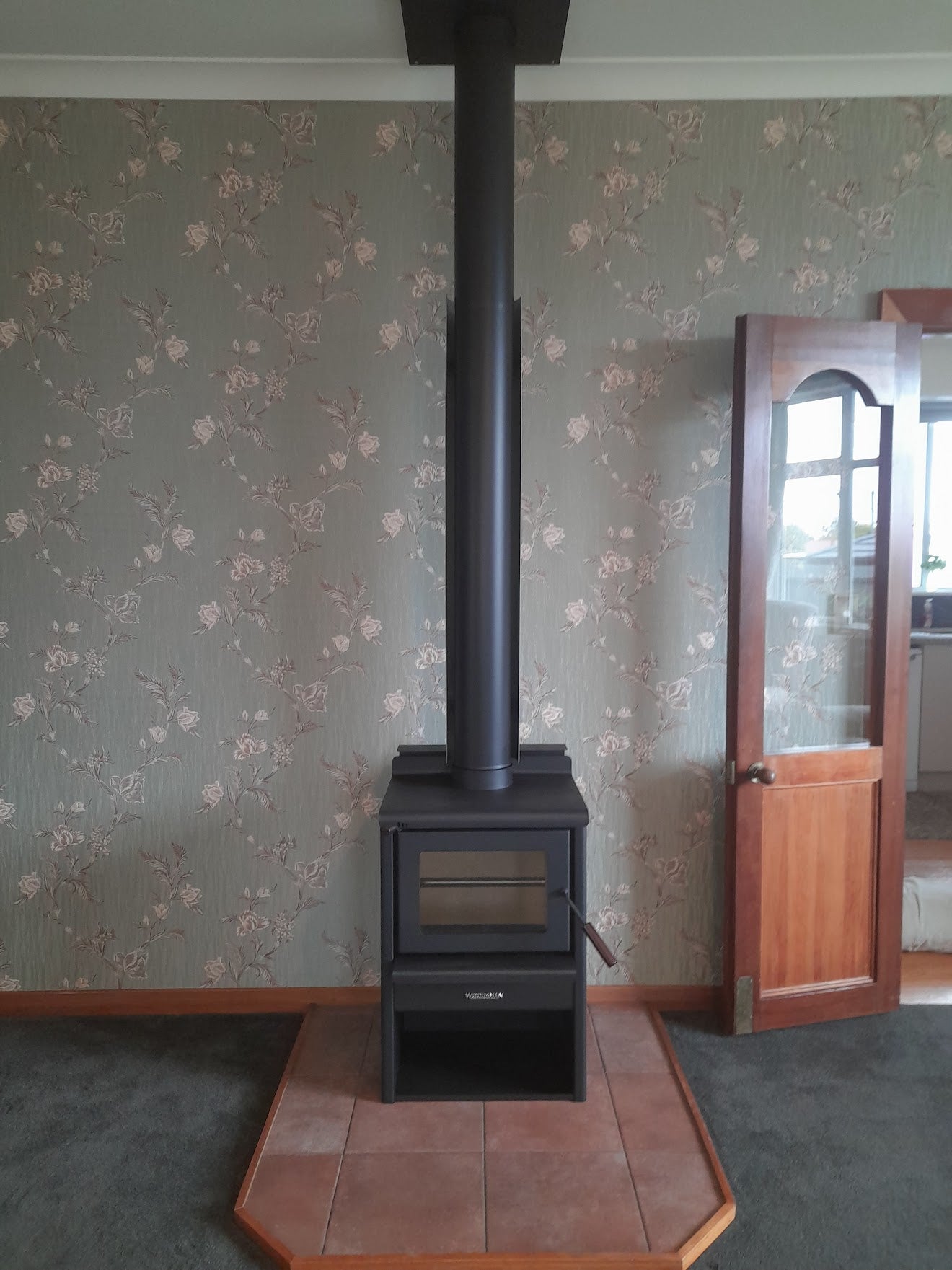 Woodsman Kanaku ULEB Fire + 4.2m HeatSaver Flue | Yourstore NZ