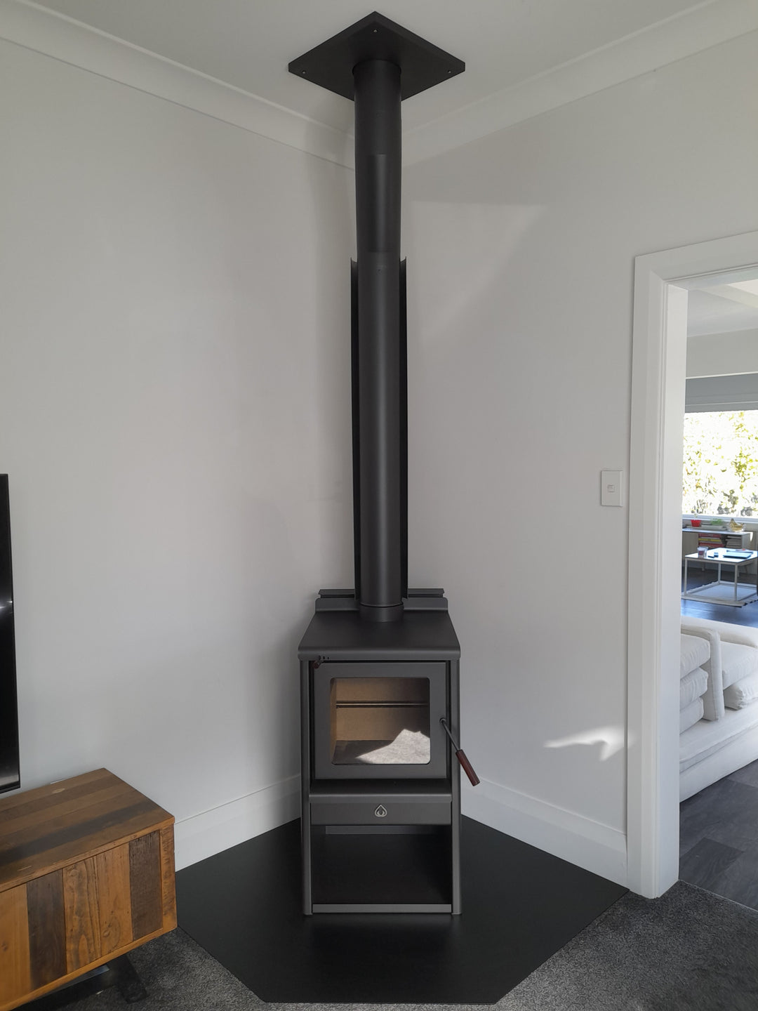 Woodsman Serene ULEB Wood Box Fire with Wetback + 4.2m HeatSaver Flue - NZ Made - Clean Air Approved