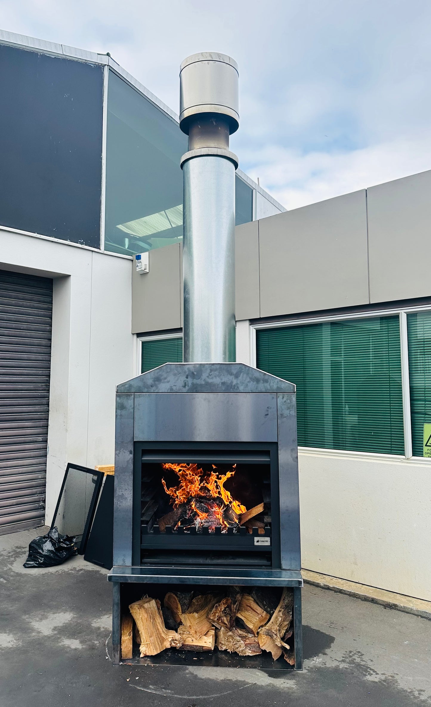 Onflame 900 Freestanding Corten Cab & 1.5m Flue System - Yourstore