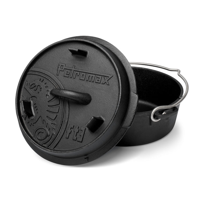 Petromax Dutch Oven with Flat Base FT18-T